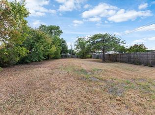 2801 Crystal Dr, Balch Springs, TX 75180