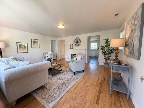 2722 NE Blakeley St, Seattle, WA 98105