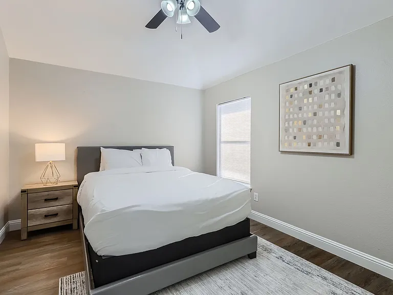 2520 Leicester Ct — Photo 7