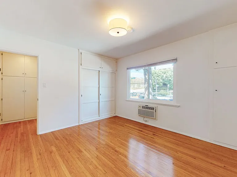 Westwood Hills Apartment — Photo 16