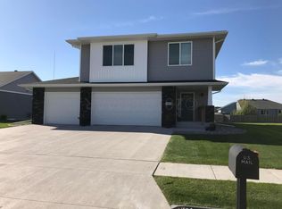 668 Hampton Dr E, Moorhead, MN 56560