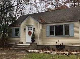 19 Sally Ln, Ridge, NY 11961