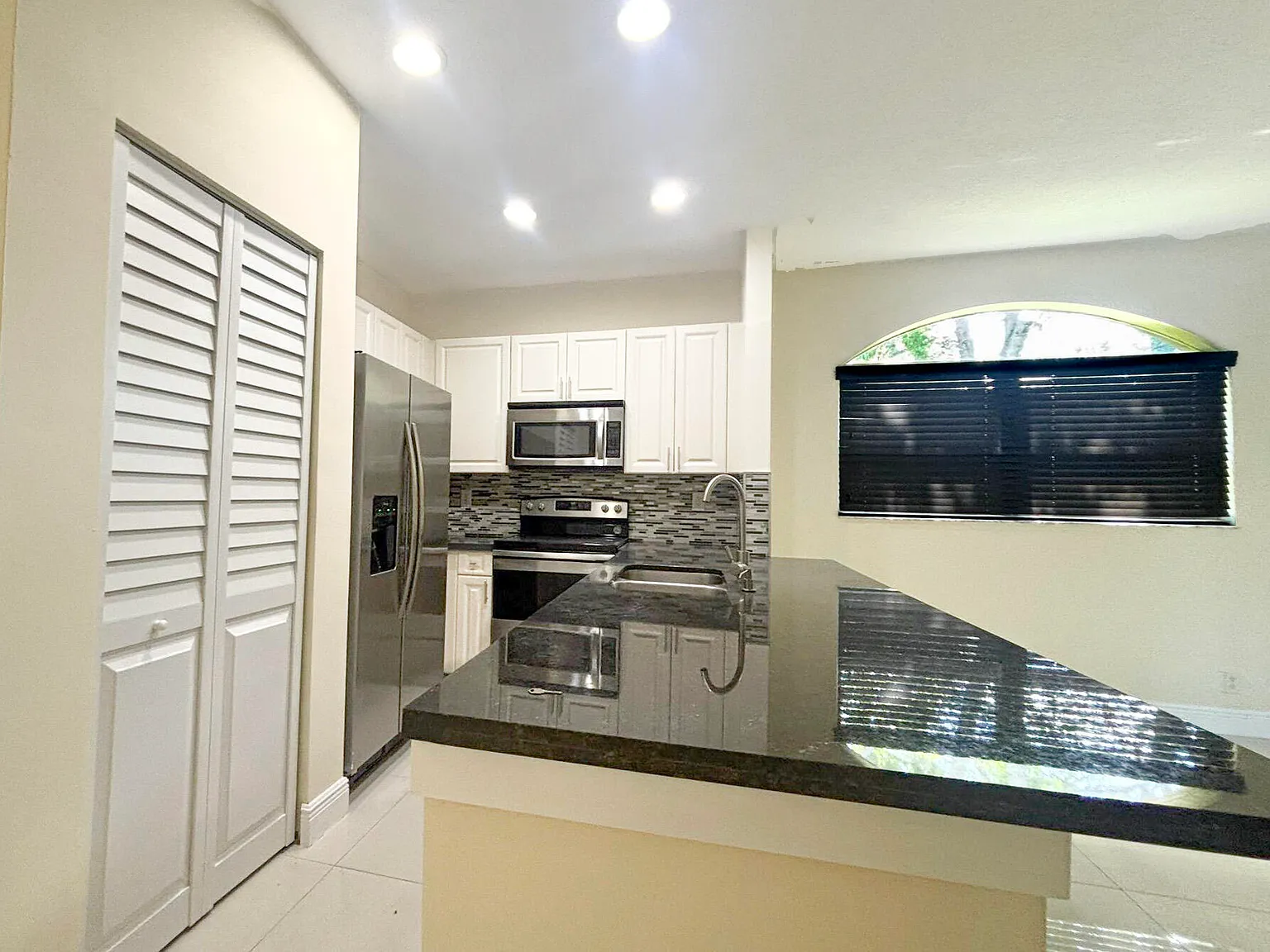3 bed, 2.5 bath, 1250 sqft, $2,899 — Photo 4