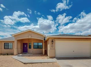 521 8th St NE, Rio Rancho, NM 87124