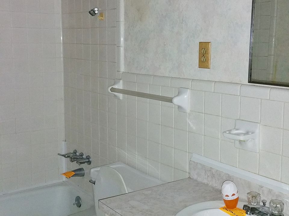 1st image of 4903 Hallbrook Dr