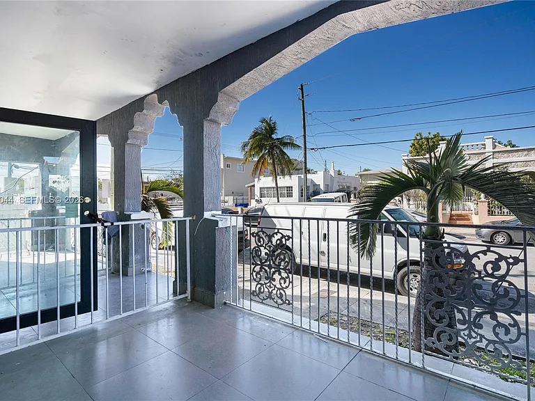 629 SW 10th Ave #6 — Photo 26