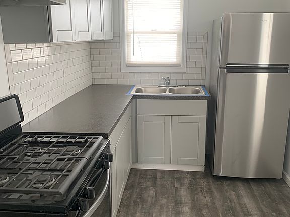 2nd image of 1321 1/2 Lakeview Dr #1