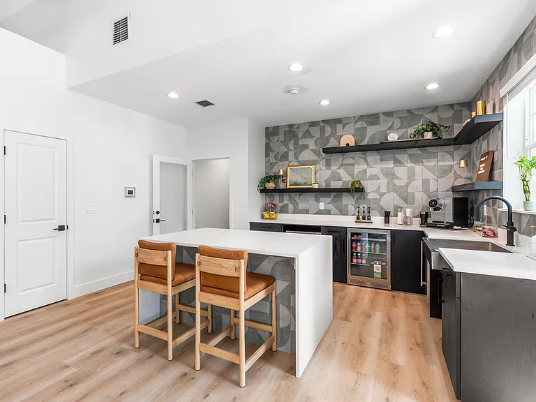 Bradley Park Apartments — Photo 25