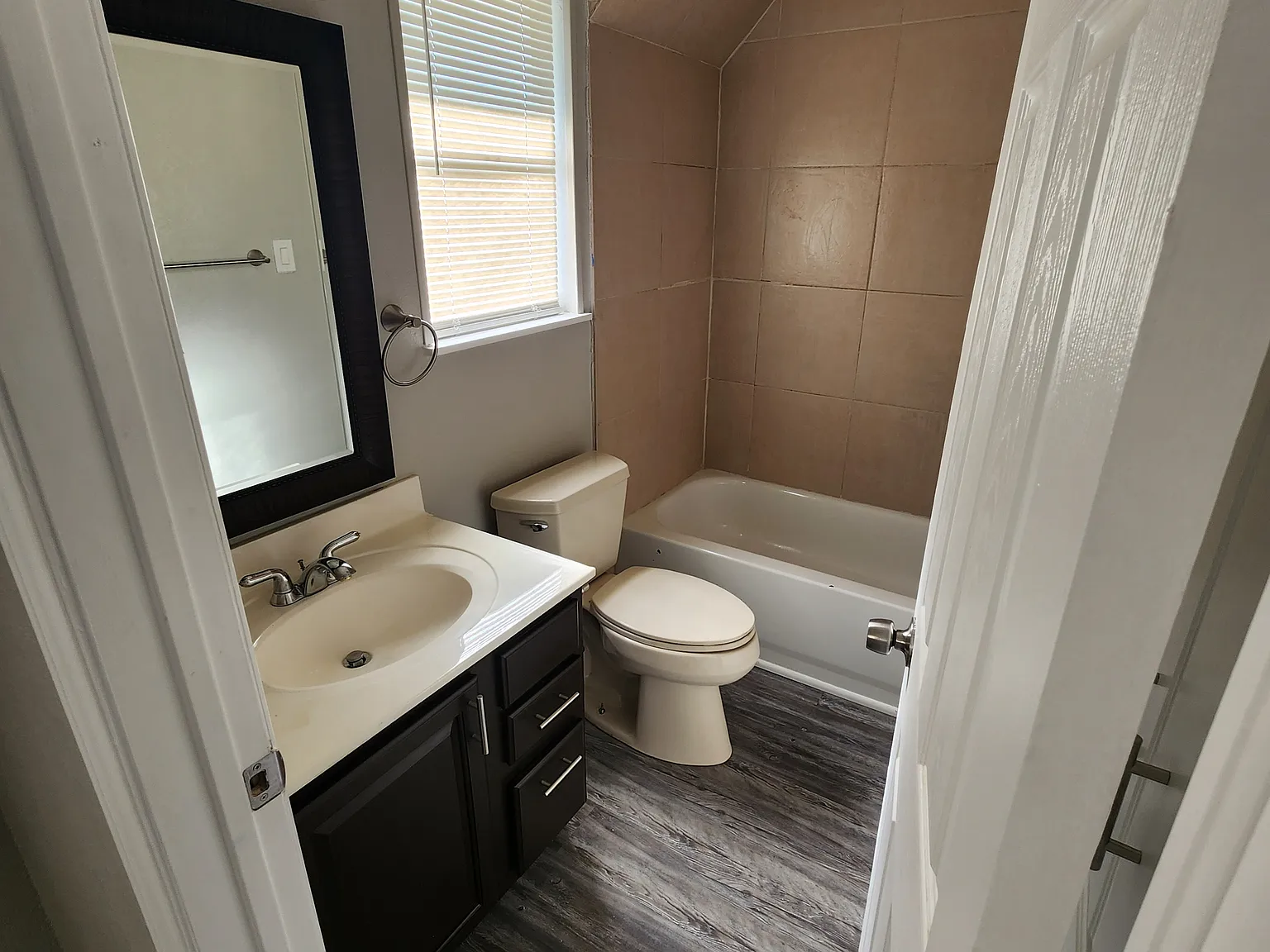 3 bed, 1283 sqft, $1,995 — Photo 4