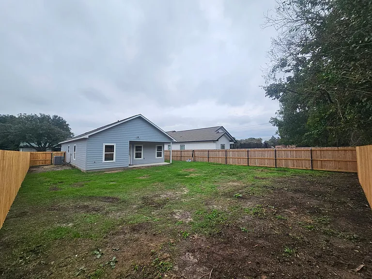 511 Moore St — Photo 17