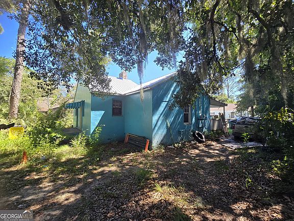 2nd image of 1702 E 39th St
