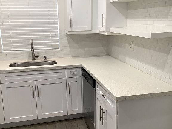 5th image of 365 Menores Ave APT 1