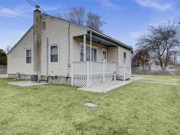 4th image of 101 Ensign Ave