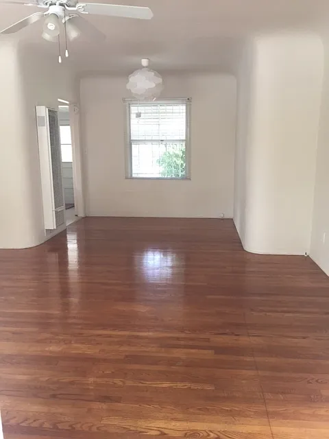2 bedroom 1 bath house for rent in Talmadge! — Photo 3
