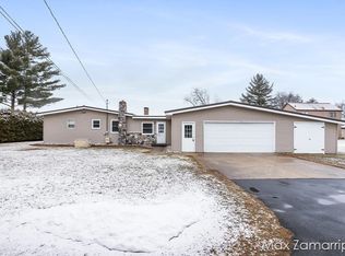 6125 Lakeshore Dr, Newaygo, MI 49337