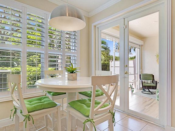 3rd image of 193 Las Brisas Cir