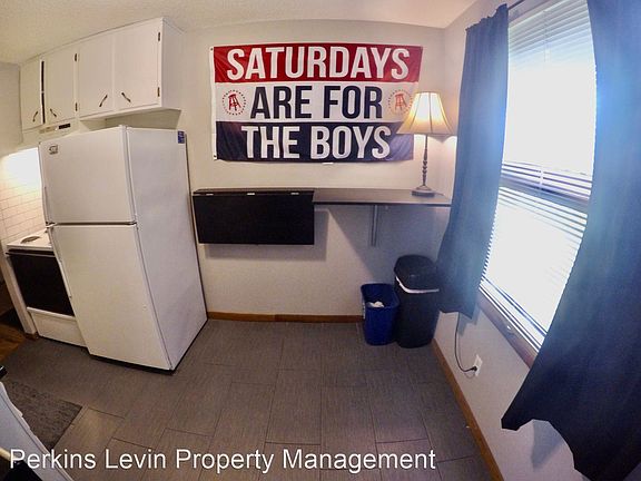 3rd image of 821 Marshall St NE APT 4