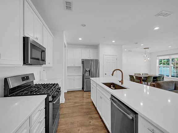 4th image of 260 Aspen Dr