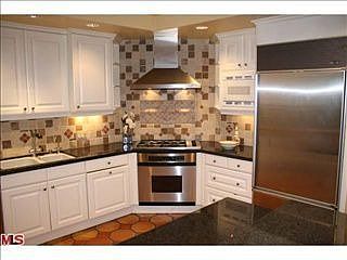 2nd image of 928 20th St Unit 11
