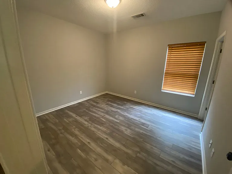 406 Shady Park Cv — Photo 12