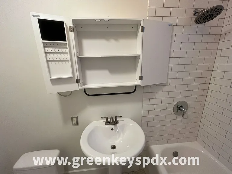 2182 NW Hoyt St #8 — Photo 13