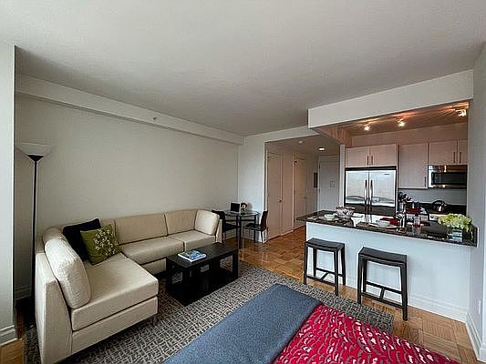 3rd image of 1510 Lexington Ave APT 10M