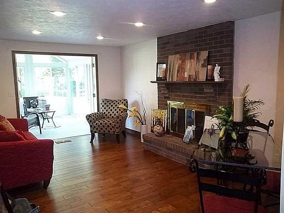 4th image of 1902 Carlyle Dr