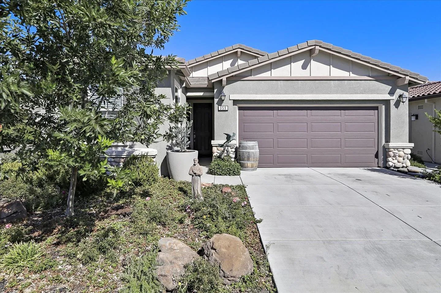 359 Silver Ridge Dr photo 1