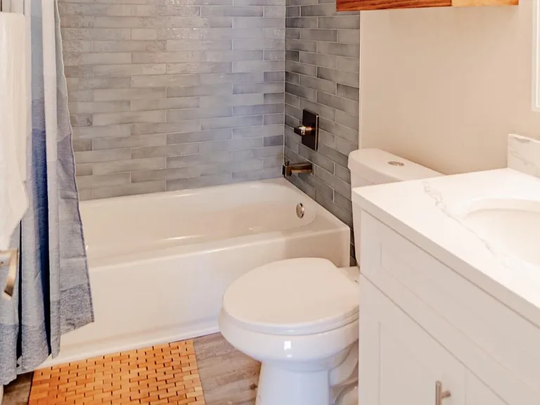 115 Riverside Dr — Photo 12