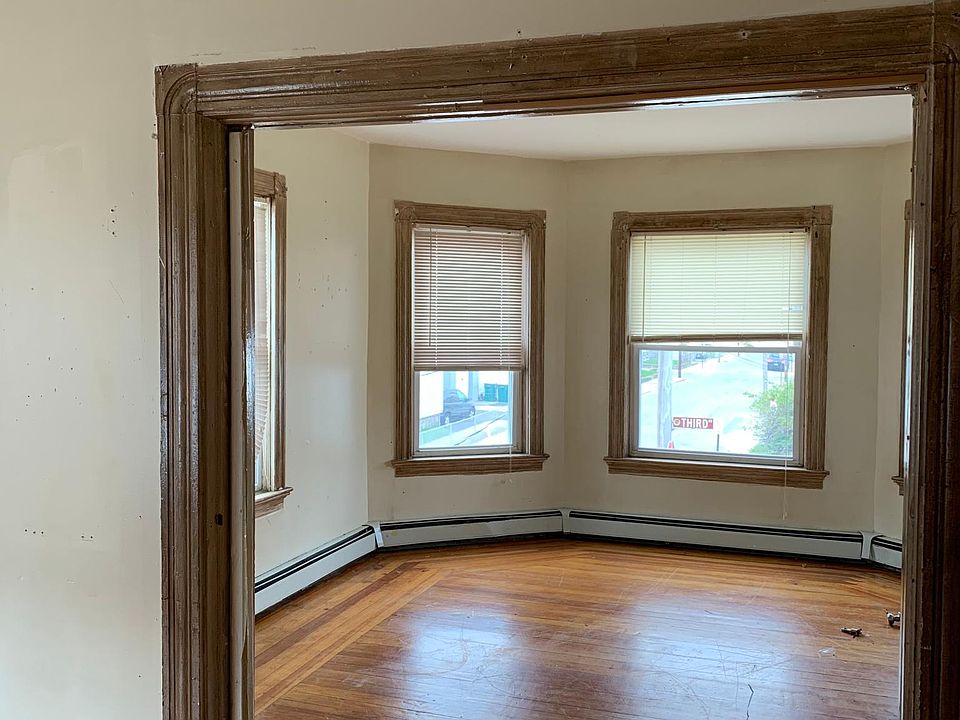 2nd image of 271 3rd Ave