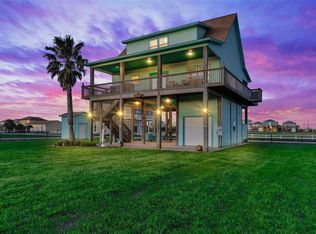 881 Townsend Dr, Crystal Beach, TX 77650