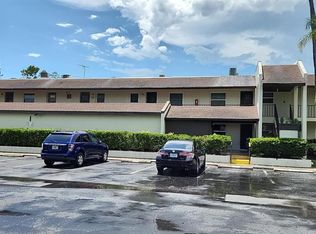 1100 E Bay Dr APT 105, Largo, FL 33770