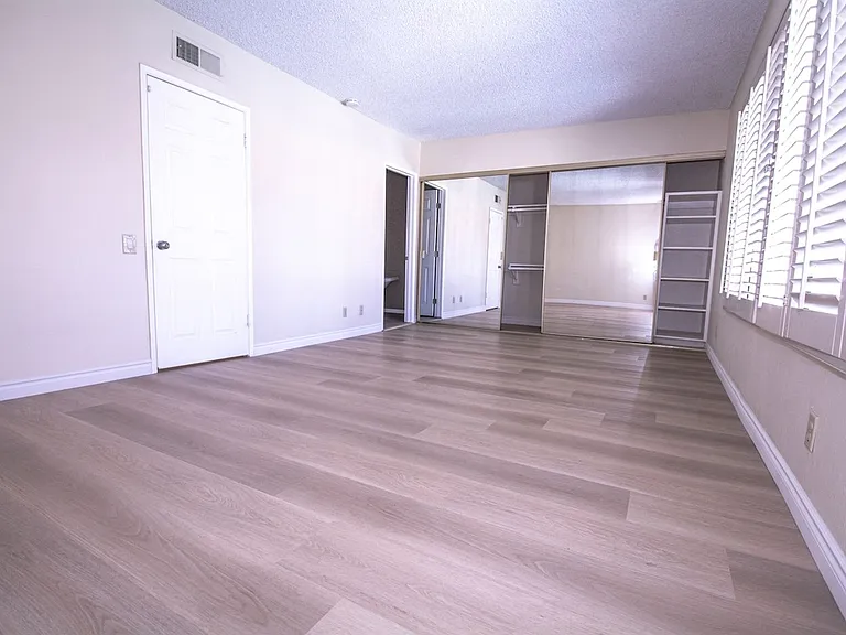 848 W Huntington Dr #28 — Photo 36