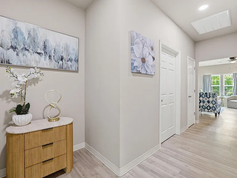1406 Bonvillain St — Photo 3