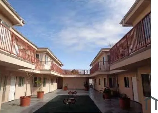 Building Photo 3