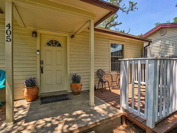 5th image of 405 E Lake Dr