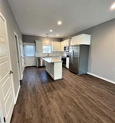 5th image of 806 W 32nd St #3