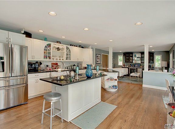 3rd image of 8 Wilton Ct