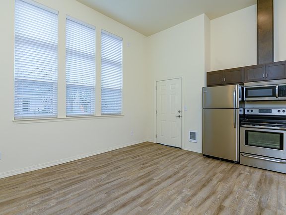 Midtown Apartments ; Vancouver, WA ; Kitchen and Living Room