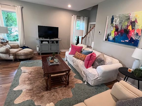 3rd image of 4205B Elkins Ave