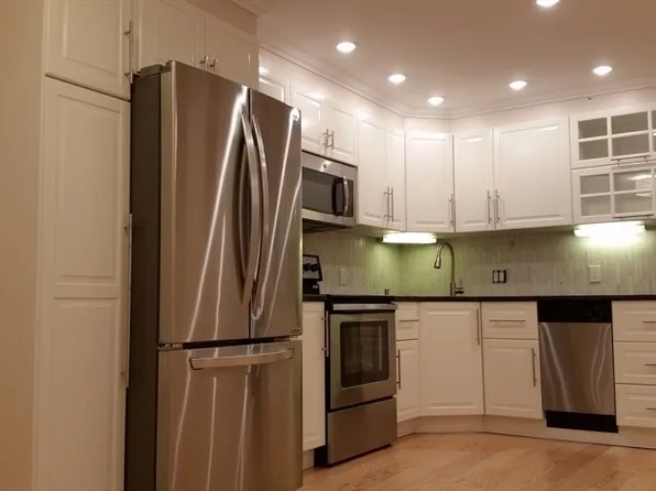 17 Cass St APT 2, West Roxbury, MA 02132
