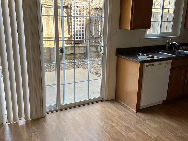 204 Talisman Dr — Photo 8