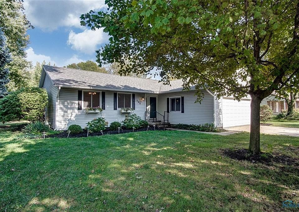 1st image of 868 Champagne Ave