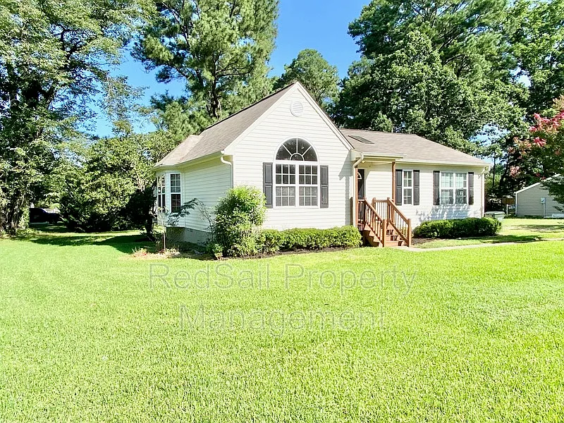 3 bed, 2.0 bath, 1233 sqft, $2,200 — Photo 2