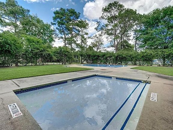 4th image of 12054 Mighty Oak Dr #B