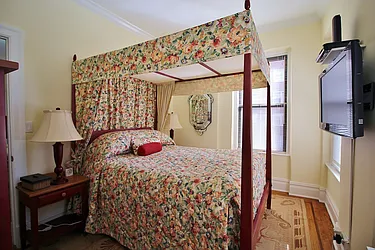 Rented by Julianna Realty Corp