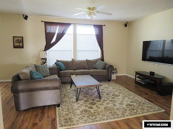 5th image of 715 Butte Dr