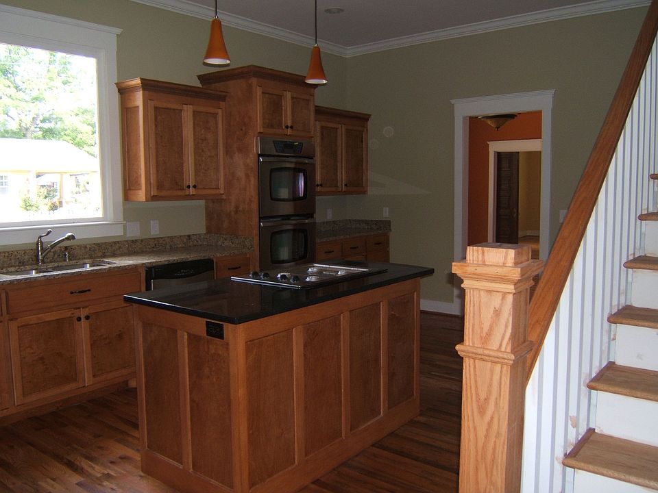 2nd image of 1800 Russell St