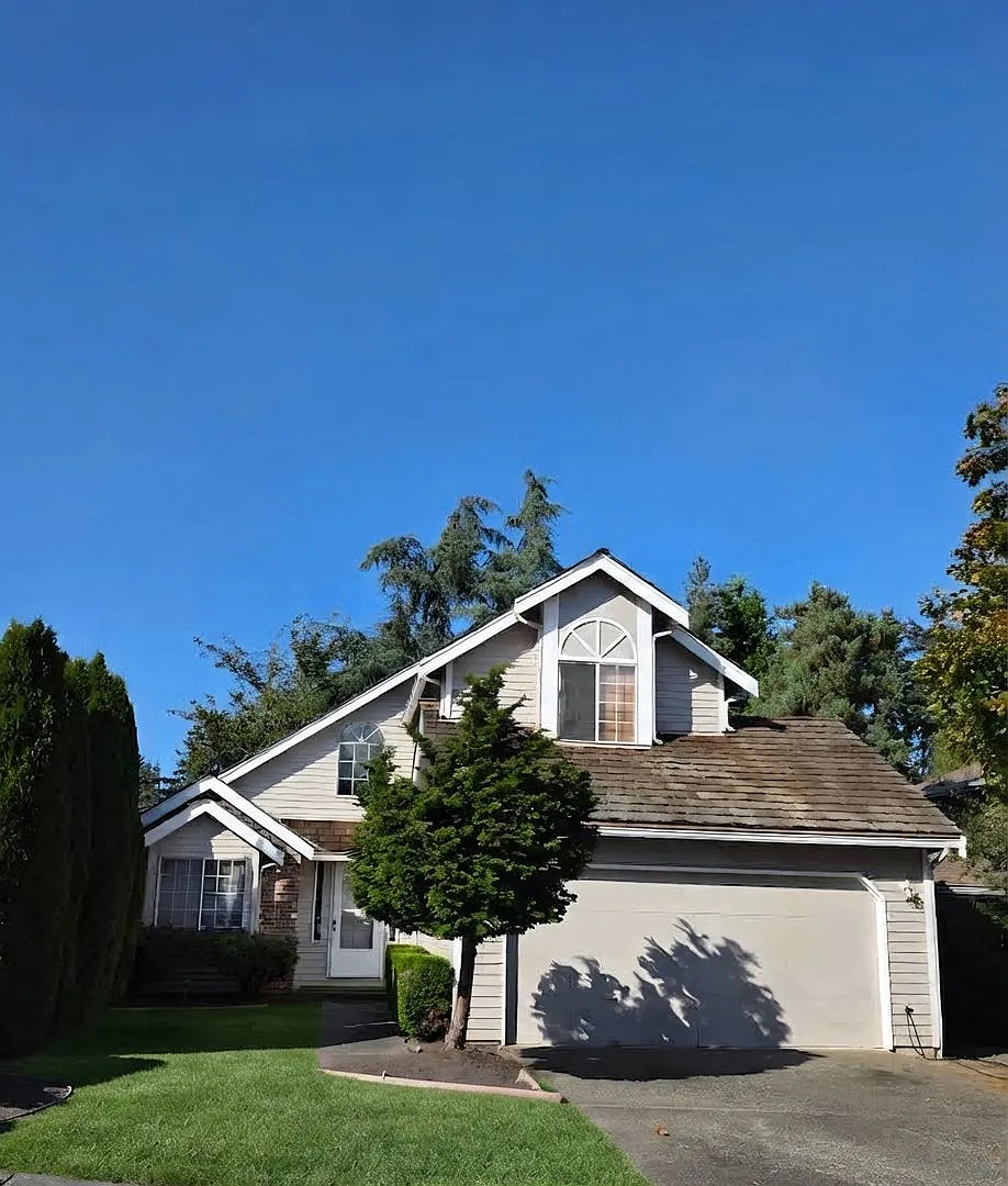 Dash Point area Charming 3 bedroom 2.5 bath, 2 car garage located in Federal Way. Available NOW — Photo 1