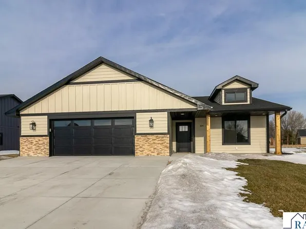 309 Pinehurst Dr, Mankato, MN 56001